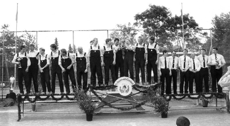 1992 Feuerwehr Olympiade: Die Mannschaft der FF Neuengamme siegt vor der FF Curslack und der FF Kirchwerder-Süd.