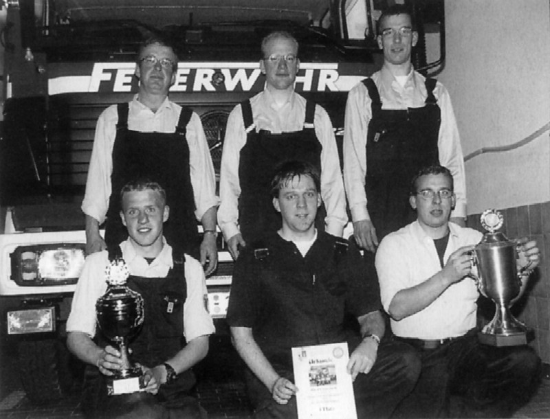 2000: Sie siegten bei der Übungs- und Ausbildungsfahrt des Amtes Hohe Elbgeest: Wolfgang Hoppe, Ingo Meyer, Frank Meyer, Helge Meyer, Rainer Bröcking, Sascha Meyer.